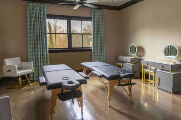 Ponch22Estate_Interior_2 Ponch22Estate_Interior_2